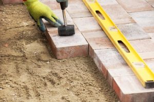 brampton-paving-laying-down-interlocking-house-2